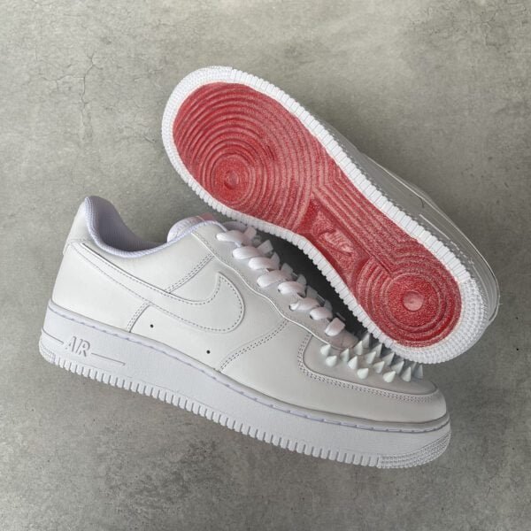 Custom AIR FORCE 1 - White spikes and red bottoms