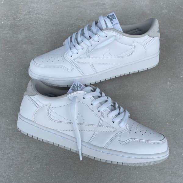 Custom JORDAN 1 low OG - Reverse swoosh white (Travis Scott inspired)